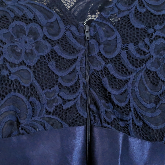 Formal dress - Picture 4 of 4